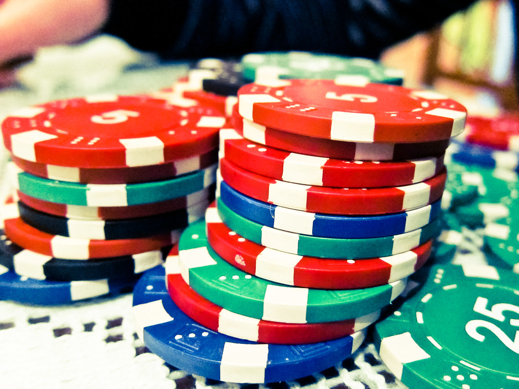 Explorez l&rsquo;ambiance unique de la salle de poker Bellagio aux USA