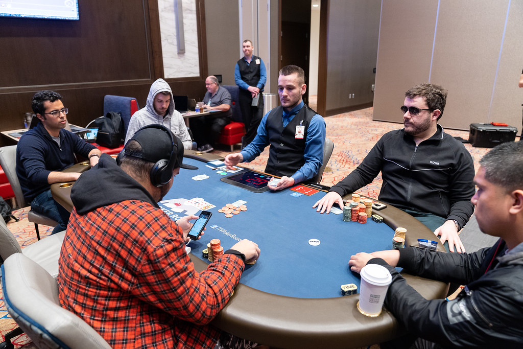 Poker : Un lieu de rencontres et de compétitions à La Malbaie